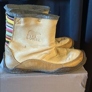 Sorel women’s leather boots size 9